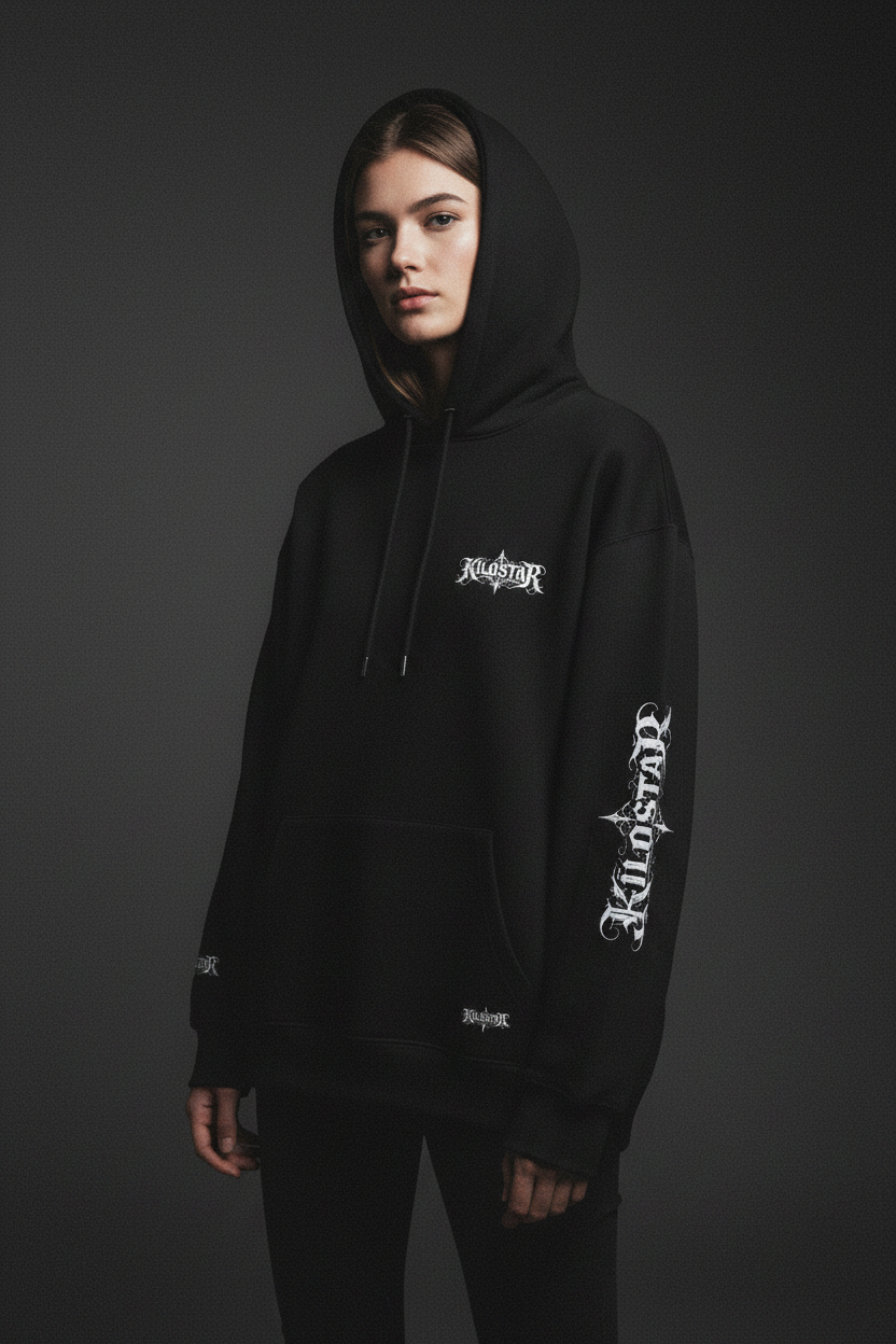 Photo éditoriale Sweat à Capuche Broderie Premium KILOSTAR™ Hoodie Dark